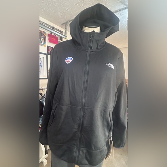 NorthFace Woman’s SlimFit Sports Ski Jacket& A FREE Men’s Northface USED JACKET - Picture 2 of 16